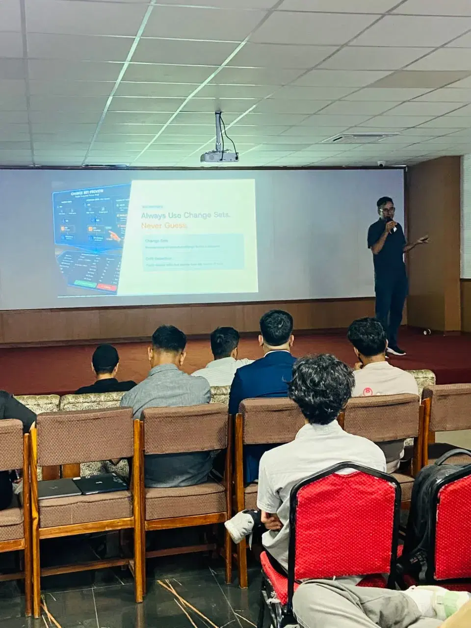 Advanced Engineering College - DevOps Session, photograph 3